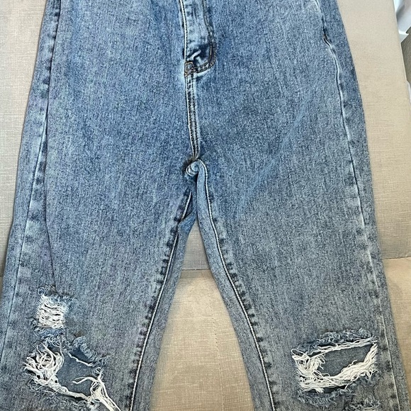 PrettyLittleThing Ripped Straight Leg Jeans - Picture 7 of 10